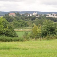 Výhled ze skanzenu na kostel v Sanoku